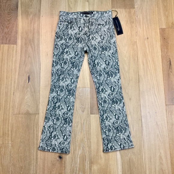 Veronica Beard Carolyn High-Rise Baby-Boot Jeans - Picture 3 of 13